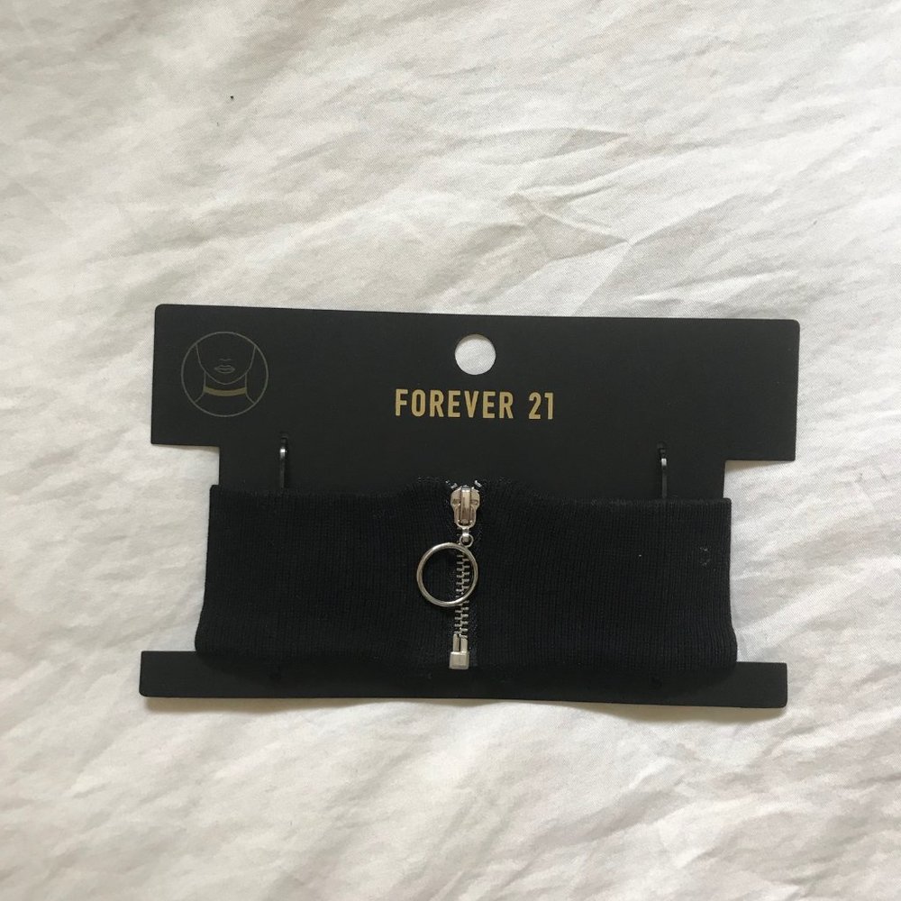 Forever 21 Zipper choker